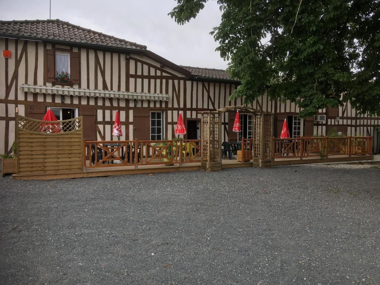 La Petite Auberge Chatelraould-Saint-Louvent Zewnętrze zdjęcie